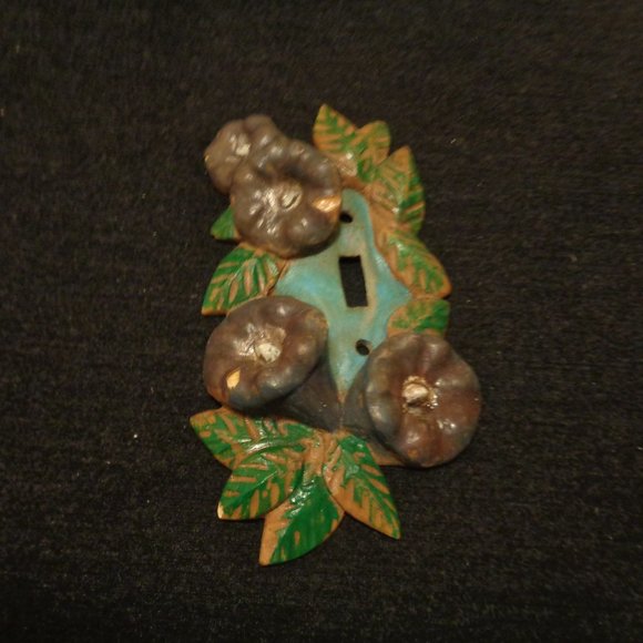 EDWARDIAN STYLED VINTAGE CARVED & HAND PAINTED LIGHT SWITCH COVERING - Picture 4 of 4